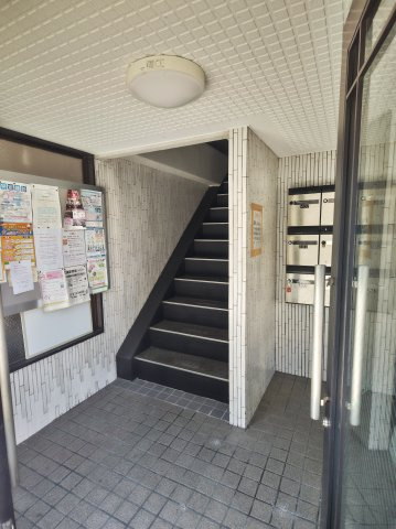 ラフォール寝屋川Bのロビー