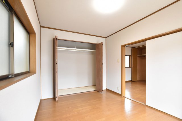 西宮市能登町中古戸建│2LDKの収納|-洋室6帖(2F)-