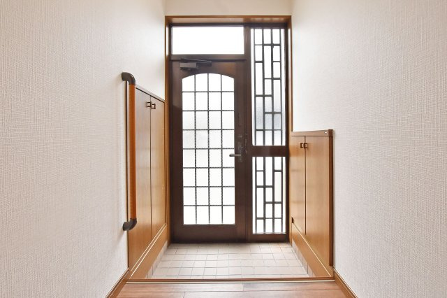 西宮市能登町中古戸建│2LDKの玄関|1階玄関の内観写真です。