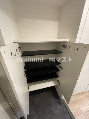 セレニテ本町東リアンの玄関