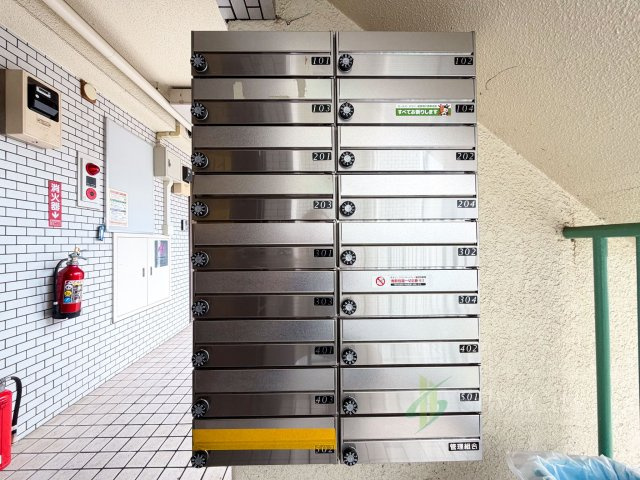 ロイヤルパレス新宿御苑の設備|集合ポスト