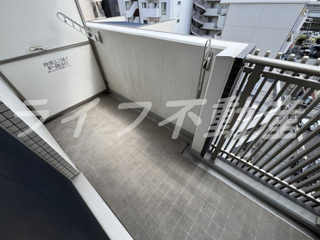 グランガーデン足代新町のバルコニー|外からの目が気にならないバルコニーで洗濯物が干せます