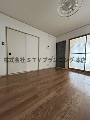 仲介手数料0円！アミューズメントA棟・B棟の居間・リビング
