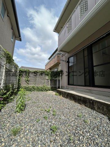 仲介手数料0円！アミューズメントA棟・B棟の庭