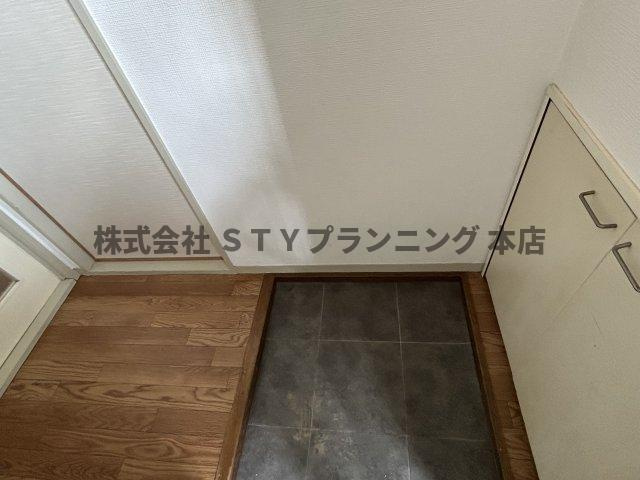 仲介手数料0円！アミューズメントA棟・B棟の玄関