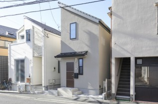 狛江市東和泉３丁目の一戸建て