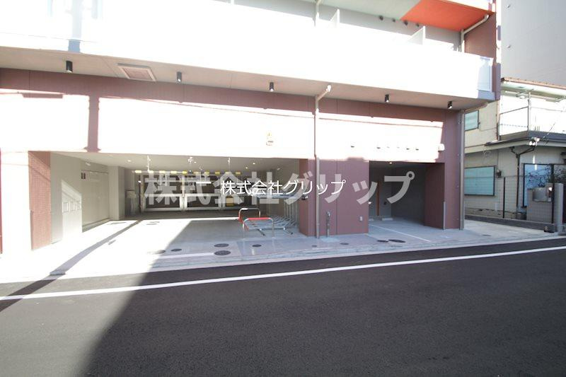クラリッサ横浜シエルの駐車場