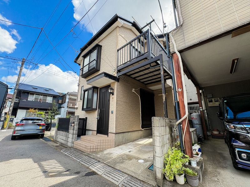 ミロメゾン市川稲越のエントランス