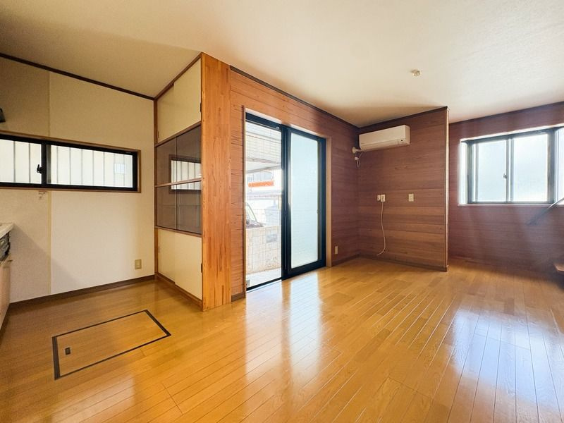 ミロメゾン市川稲越の居間・リビング
