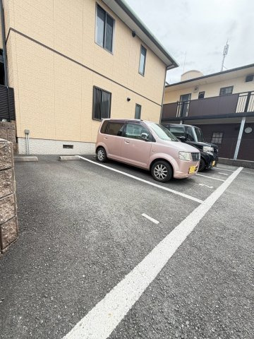 メゾン竹の内の駐車場