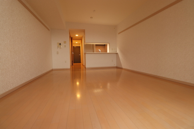 ロイヤルパーク多摩川2番館の居間・リビング|※現況優先となります。