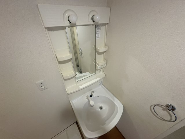ミラクルセブン江坂の洗面所