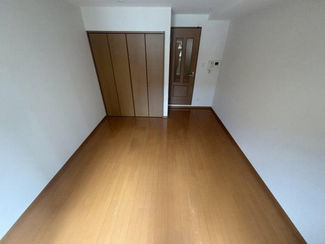 ミラクルセブン江坂の居間・リビング