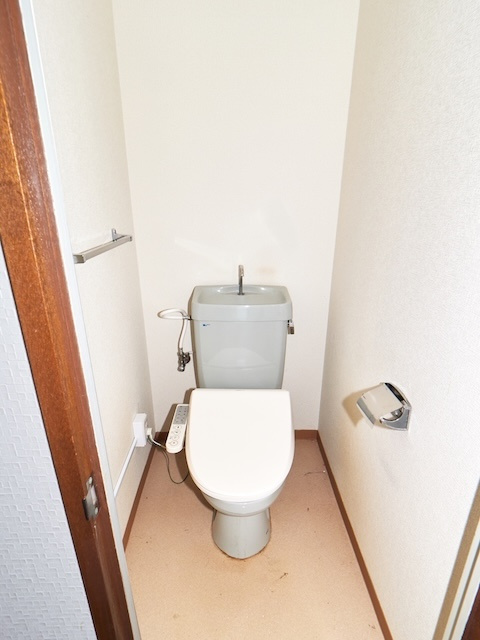 レジデンスエイトのトイレ|温水洗浄便座は残置物です
