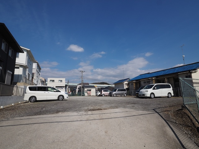 レジデンスエイトの駐車場