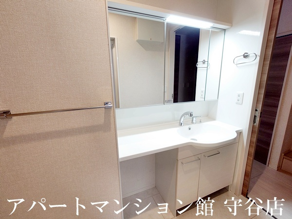 ファミリアつくばの独立洗面台