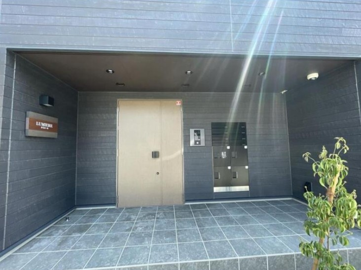 LUMIEREのエントランス