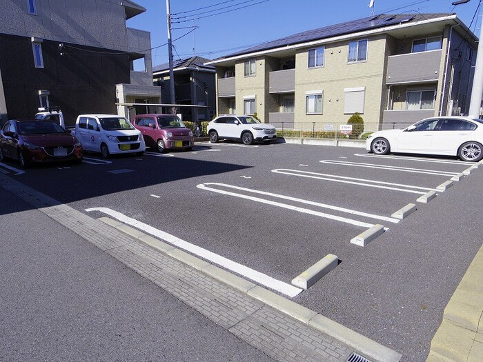 ゼピュロスみどりの C棟の駐車場|駐車場