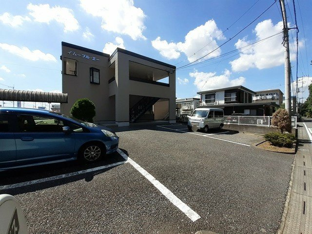 イムーブル・エーの駐車場