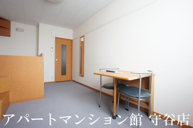 レオパレスマニエの居間・リビング|画像3