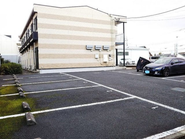 レオパレスLEOWINMの駐車場