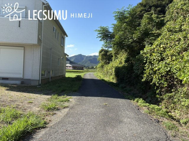 姫路市夢前町菅生澗/中古戸建の前面道路含む現地写真