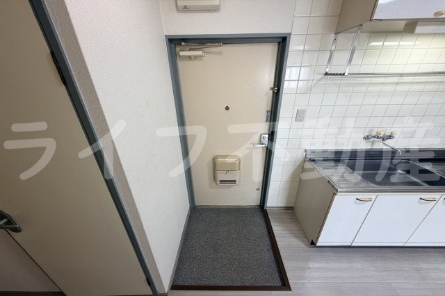 コーポラストウザキの玄関