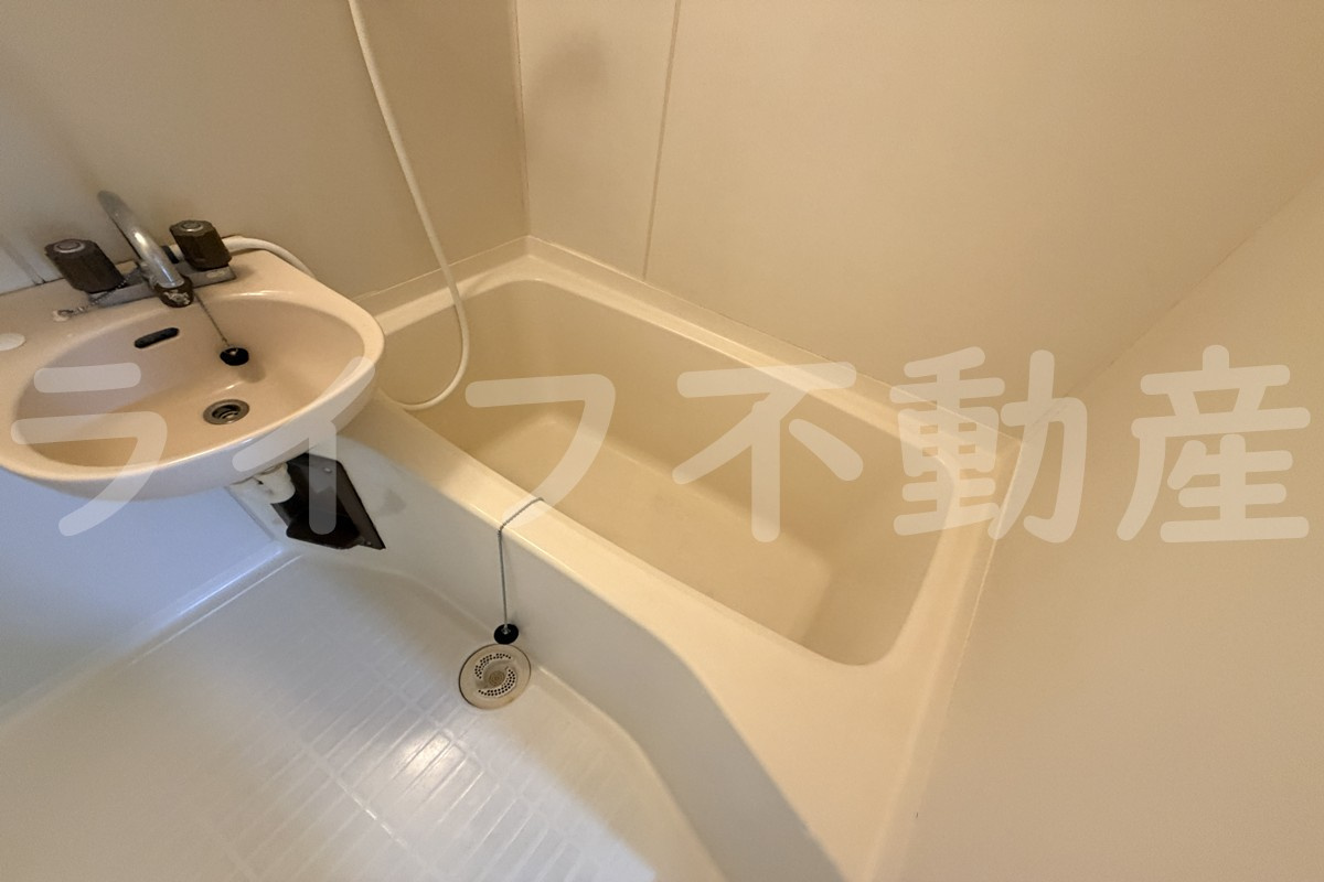 コーポラストウザキの浴室