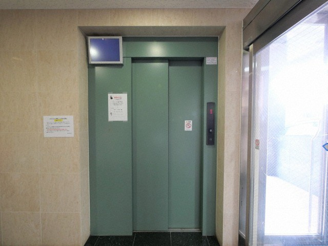 大阪市浪速区桜川２丁目の賃貸マンションのロビー