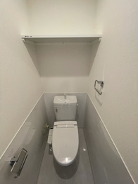 温水洗浄便座付きのトイレです♪