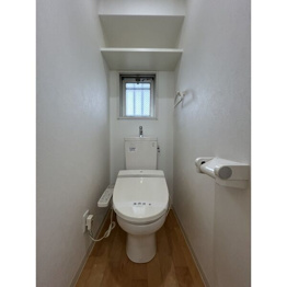 温水洗浄便座付きのトイレです♪