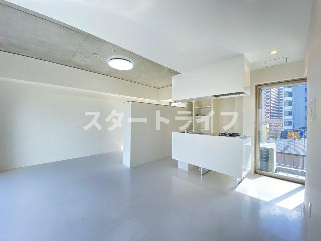 大阪市淀川区西三国１丁目の賃貸マンションの居間・リビング