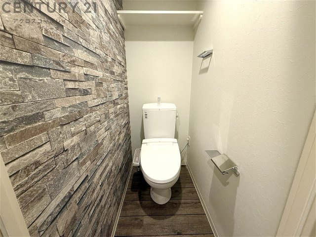 温水洗浄便座付きのトイレです♪