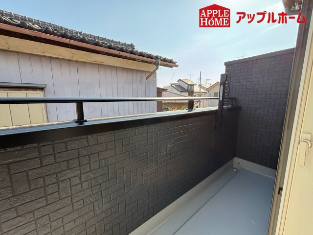 さいたま市見沼区大和田町2丁目7期のバルコニー|奥行を広めに取ったバルコニー♪家族分の洗濯物もしっかり干せます。日当たりも良く、毎日のお洗濯が楽しくなりそう♪