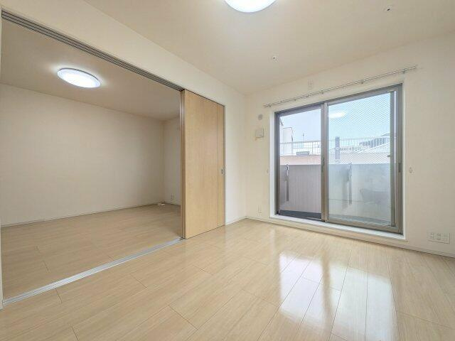 ミリオンベルの居間・リビング|明るいお部屋です