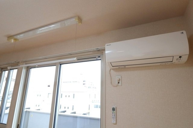 スバルコーポＳの設備|室内物干し・エアコン