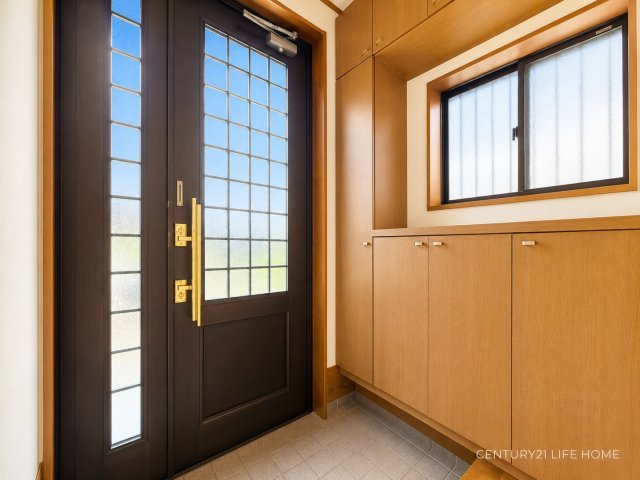 【玄関】 | 田園都市線「あざみ野」青葉区大場町　中古戸建 | ゆったりとした玄関です