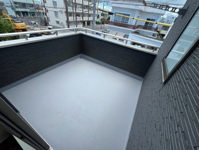 宜野湾市赤道新築のバルコニー
