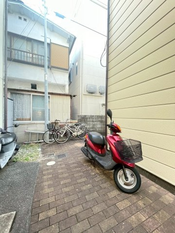 コーポホリデーインの駐車場