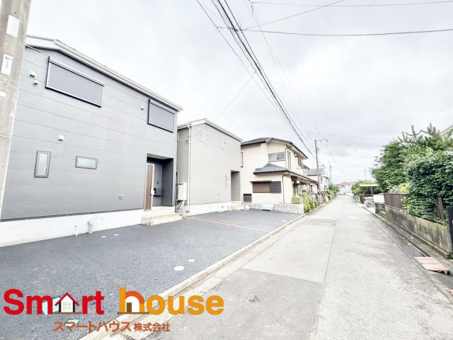 相模原市中央区光が丘第13の前面道路含む現地写真|周囲の街並みと青空に生えるお洒落な仕上がり！周囲には高い建物のないエリア。青い空が大きく感じますね♪