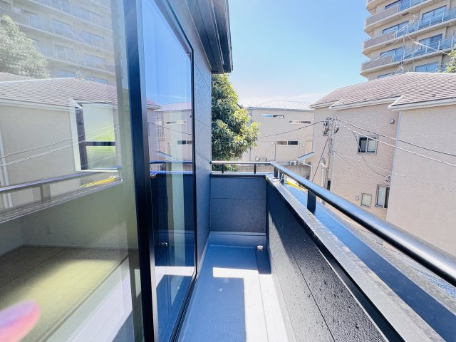 松戸市大谷口新築戸建【殿平賀小学校：8分】のバルコニー|6.5帖洋室前バルコニー