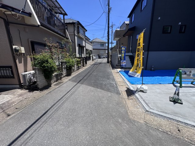 松戸市大谷口新築戸建【殿平賀小学校：8分】の前面道路含む現地写真|北東側前面道路