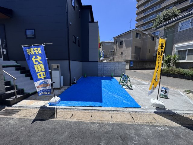 松戸市大谷口新築戸建【殿平賀小学校：8分】の駐車場|駐車スペース・並列2台駐車可