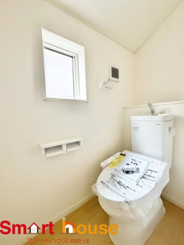 相模原市中央区上矢部第39のトイレ|節水型でエコなトイレには今では当たり前のウォシュレット付き。換気機能も着いているので常に快適ですね♪