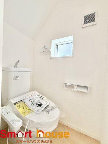 相模原市中央区上矢部第39のトイレ|節水型でエコなトイレには今では当たり前のウォシュレット付き。換気機能も着いているので常に快適ですね♪