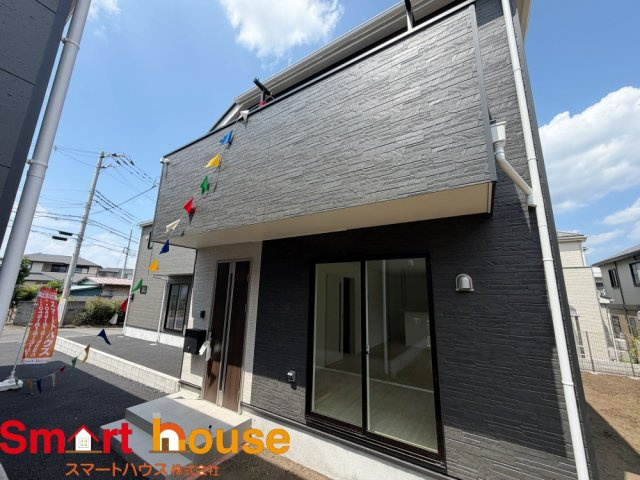 相模原市中央区上矢部第39の外観|周囲の街並みと青空に生えるお洒落な仕上がり！周囲には高い建物のないエリア。青い空が大きく感じますね♪