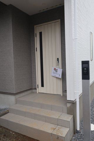 《仲介手数料無料》緑区宮本２丁目25-7新築一戸建てファーストタウンの玄関