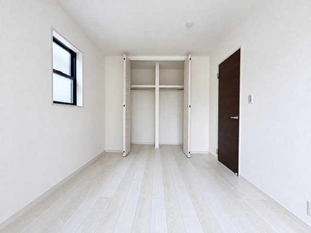 リーブルガーデン泉佐野市鶴原8期の収納|６帖の洋室です。お子様のお部屋にいかがでしょうか？