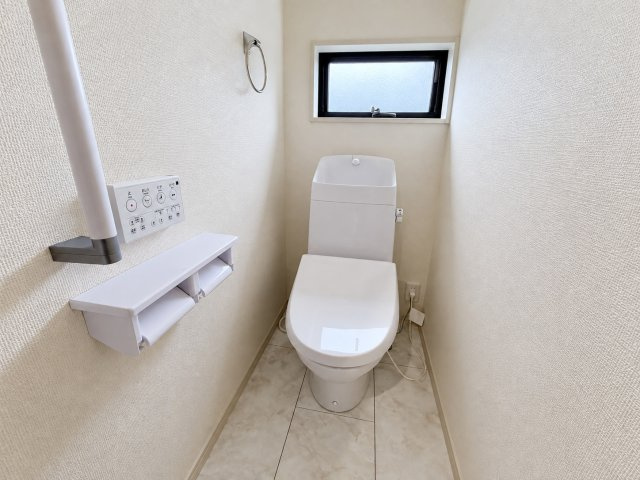 リーブルガーデン泉佐野市鶴原8期のトイレ|２階のお手洗い。トイレ２か所はありがたいです