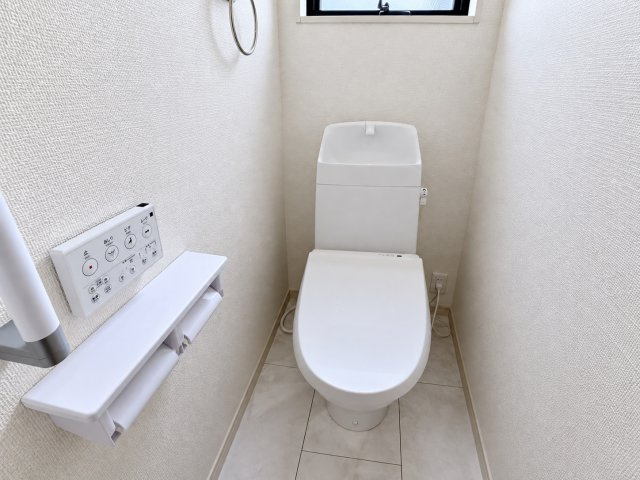 リーブルガーデン泉佐野市鶴原8期のトイレ|１階のお手洗い。２階にもお手洗いがございます。